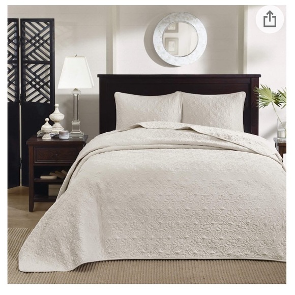 Madison Park Quebec Reversible Quilt Set Damask Design, Double SidedAll Season,